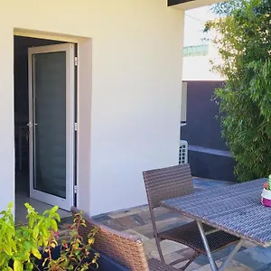 Prive Attenant Piscine Appartement